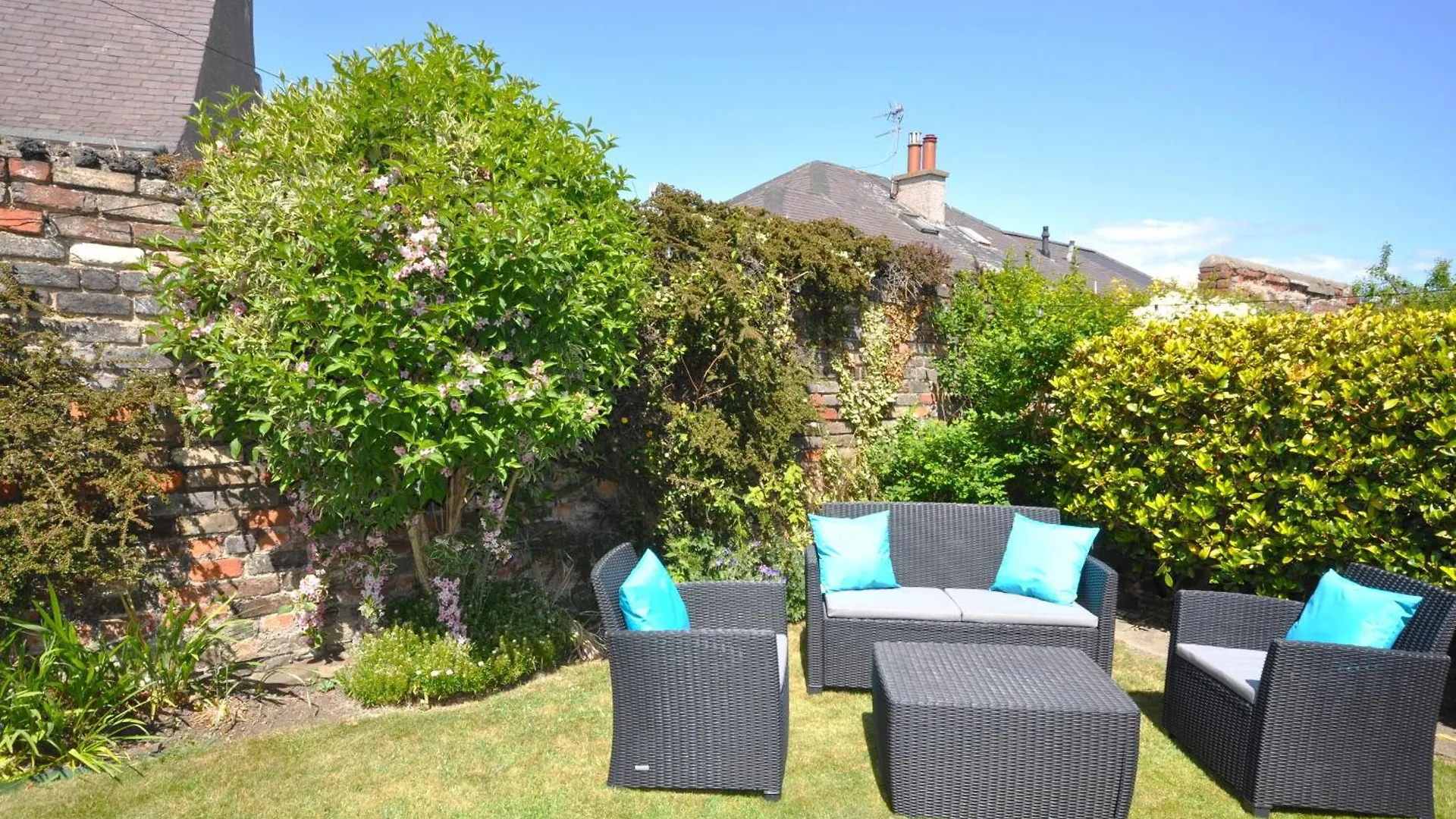 Cosy 2 Bed Bungalow With Garden And Free Parking Эдинбург