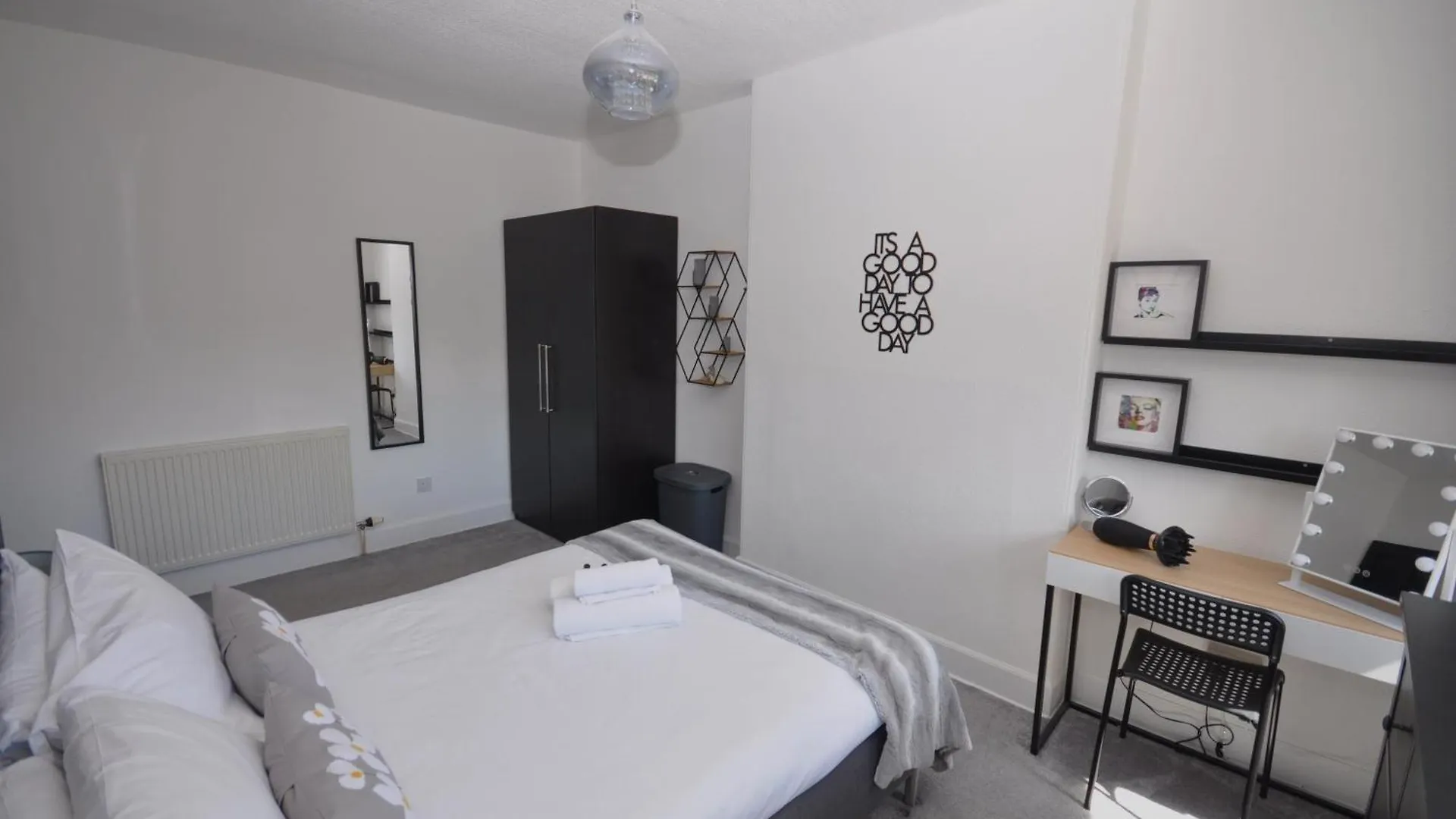 Cosy 2 Bed Bungalow With Garden And Free Parking Edinburgh 0*,